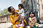 Mutter mit Kindern, Angkor Thom, Kampodscha